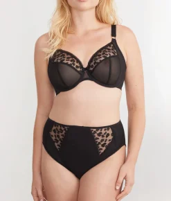 Namrah Bandless Plunge Bra