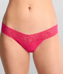 Signature Lace Low Rise Thong