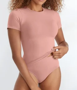 The Smoothing Seamless T-Shirt