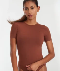 The Smoothing Seamless T-Shirt